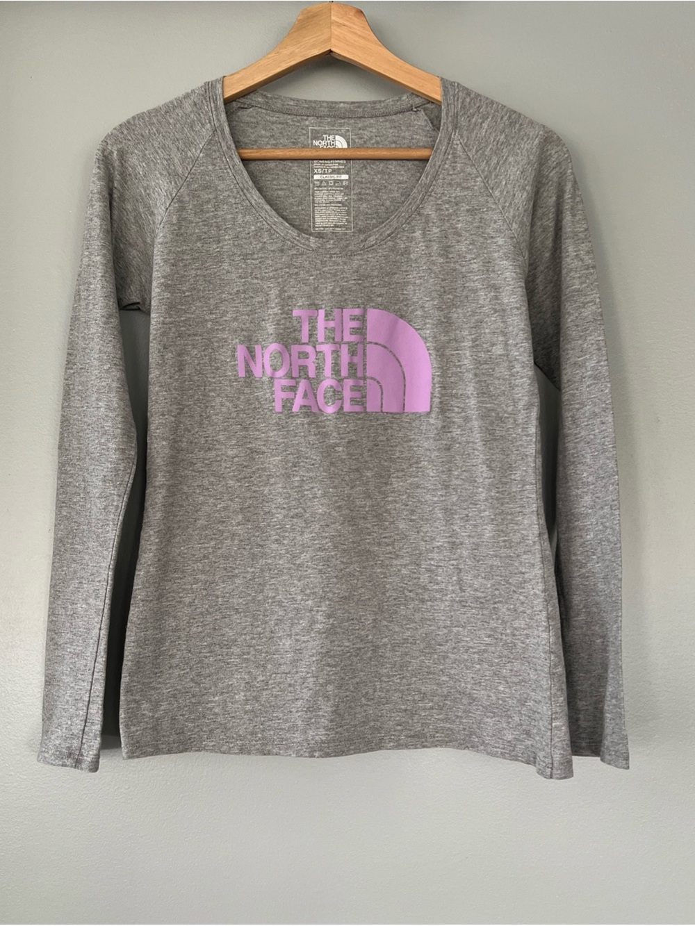 The North Face Women’s Gray Raglan Long Sleeve Pink Logo Classic Fit Tee Shirt